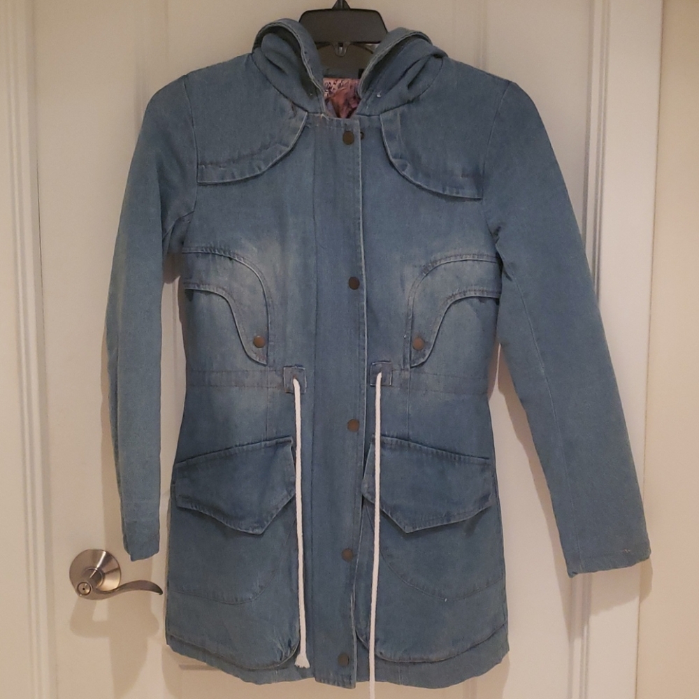 NWOT Warm Jeans jacket with Detachable fur